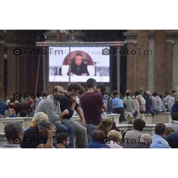 Caravaggio 20 mila fedeli del Movimento di Comunione e Liberazione al Santuario “Santa Maria Del Fonte” per celebrazione dell’Anno Santo della Misericordia .Nella foto