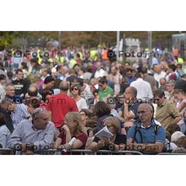 Caravaggio 20 mila fedeli del Movimento di Comunione e Liberazione al Santuario “Santa Maria Del Fonte” per celebrazione dell’Anno Santo della Misericordia .Nella foto i 29 mila fedeli