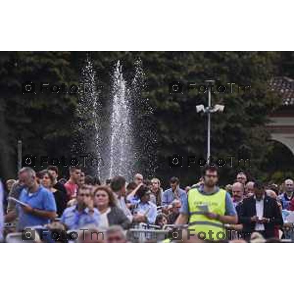 Caravaggio 20 mila fedeli del Movimento di Comunione e Liberazione al Santuario “Santa Maria Del Fonte” per celebrazione dell’Anno Santo della Misericordia .Nella foto il muro di folla al santuario