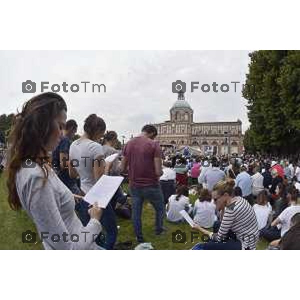 Caravaggio 20 mila fedeli del Movimento di Comunione e Liberazione al Santuario “Santa Maria Del Fonte” per celebrazione dell’Anno Santo della Misericordia .Nella foto