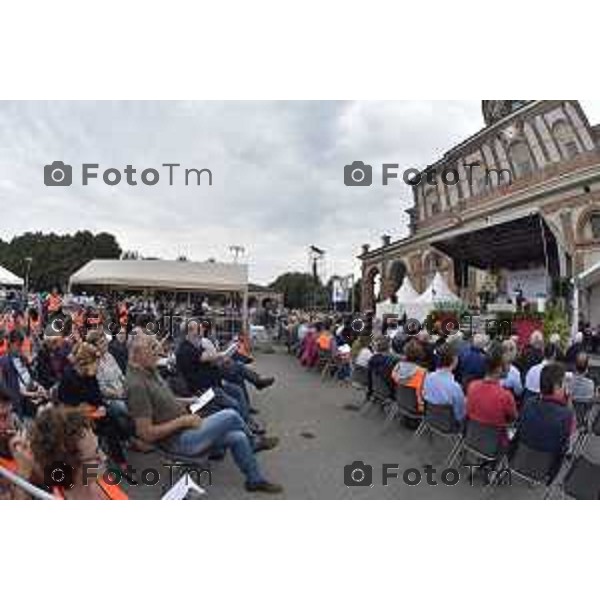 Caravaggio 20 mila fedeli del Movimento di Comunione e Liberazione al Santuario “Santa Maria Del Fonte” per celebrazione dell’Anno Santo della Misericordia .Nella foto momenti della preghiera