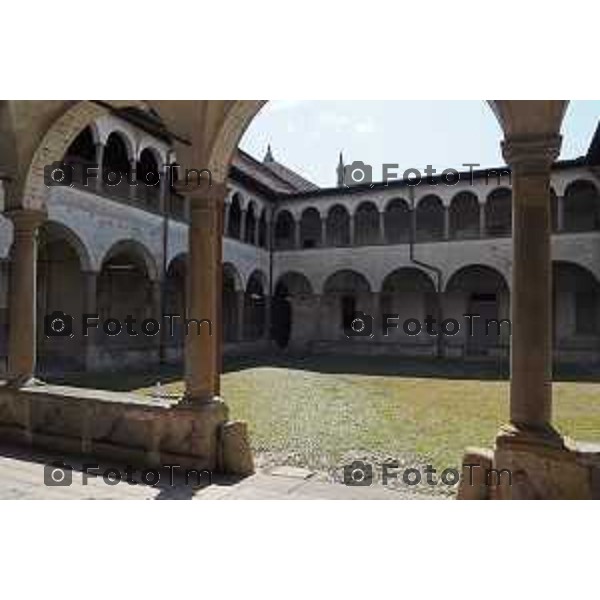 Bergamo le palazzine / uffici destinati all\'università di Bergamo nella foto il chiostro piccolo di Sant Agostino