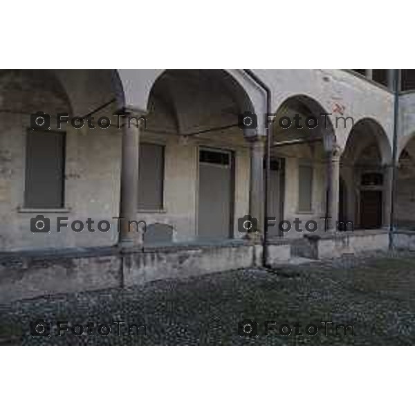 Bergamo le palazzine / uffici destinati all\'università di Bergamo nella foto il chiostro piccolo di Sant Agostino