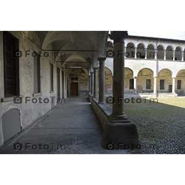 Bergamo le palazzine / uffici destinati all\'università di Bergamo nella foto il chiostro piccolo di Sant Agostino