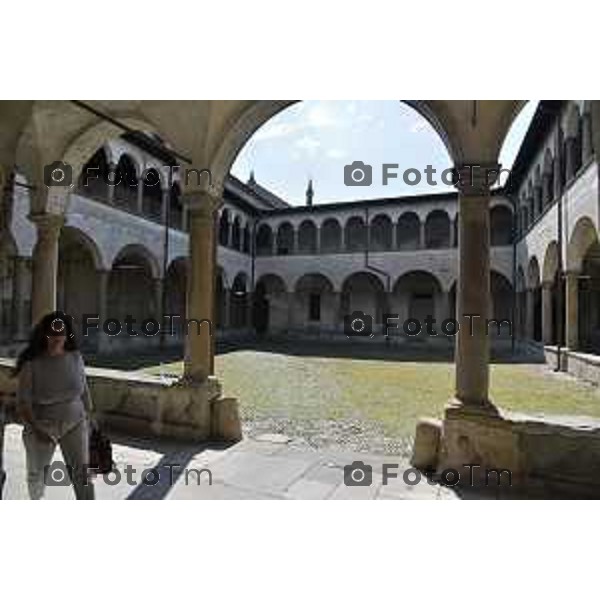 Bergamo le palazzine / uffici destinati all\'università di Bergamo nella foto il chiostro piccolo di Sant Agostino