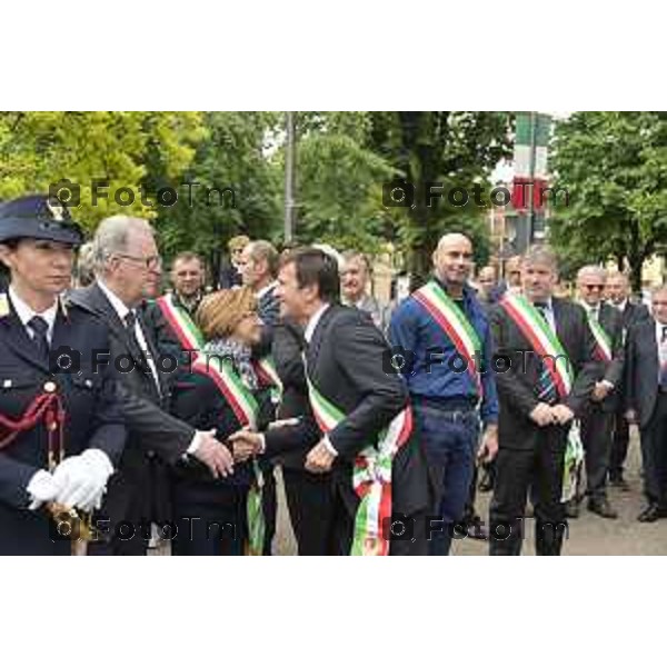 Bergamo festa della Repubblica 2 giugno 2016 l\'arrivo del sindaco di Bg