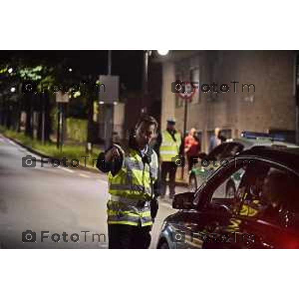 Bergamo Città Alta gli spazi estivi e il via libera alle moto. nella foto blocchi polizia locale alla funicolare