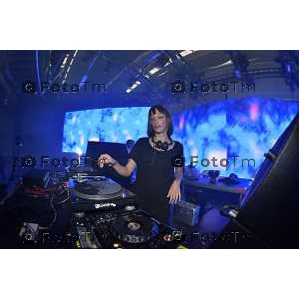 Bergamo spazio Fiera SHADE music festival 2016 nella foto la Dj Janina