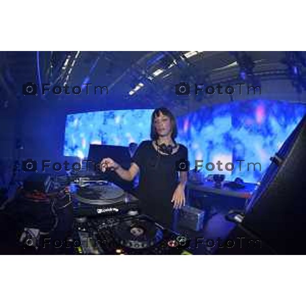 Bergamo spazio Fiera SHADE music festival 2016 nella foto la Dj Janina