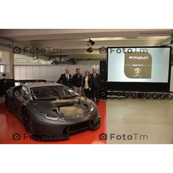 Bergamo Presentazione nuova officina corse Bonaldi motorsport, e la nuova huraca gt3 affidata al giovane pilota Patrik Kujala Nella foto Michele Brusa- Marco Bielli- Simona Bonaldi e Gianemilio Brusa