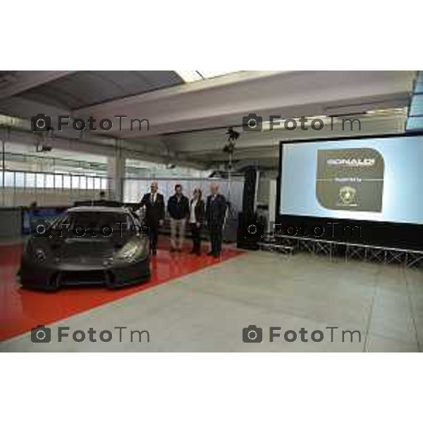 Bergamo Presentazione nuova officina corse Bonaldi motorsport, e la nuova huraca gt3 affidata al giovane pilota Patrik Kujala Nella foto Michele Brusa- Marco Bielli- Simona Bonaldi e Gianemilio Brusa