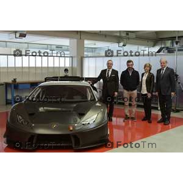 Bergamo Presentazione nuova officina corse Bonaldi motorsport, e la nuova huraca gt3 affidata al giovane pilota Patrik Kujala Nella foto Michele Brusa- Marco Bielli- Simona Bonaldi e Gianemilio Brusa