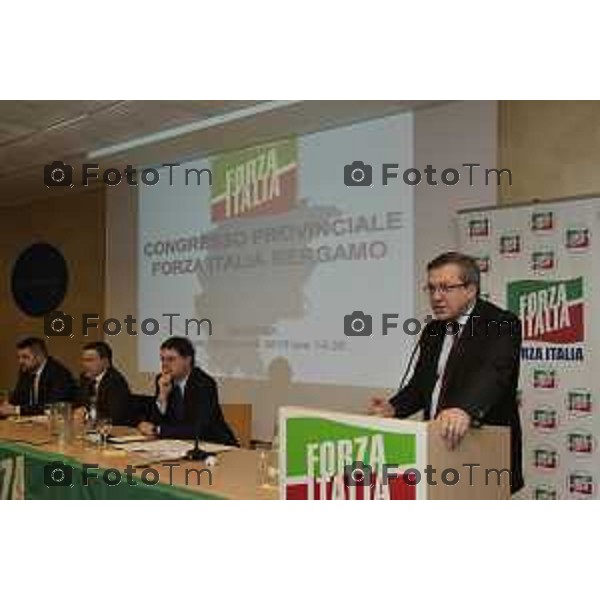 Congresso Forza Italia Zingonia 2016 nella foto Gianfranco Ceci intervento al congresso