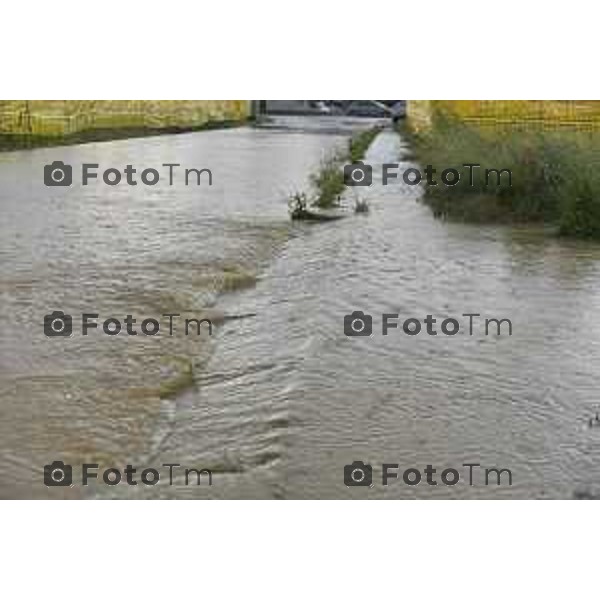 Foto LaPresse/Davide Gandossi x Tiziano Manzoni25/05/2019 Bergamo,Italia cronaca Bomba d\'acqua su Valbrembo esondato il torrente Quisa, strade chiuse allagamenti e disagi Nella Foto: Strade allagate a Valnrembo