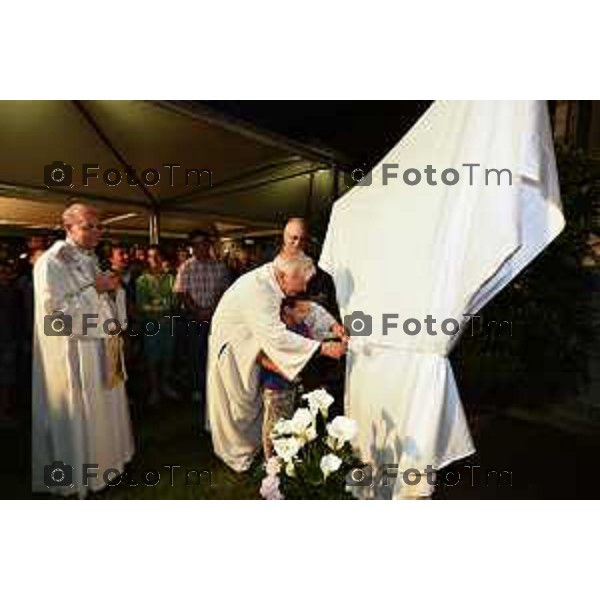 Brembate Sopra BG Oratorio commemorazione Yara gambirasio con scopertura della stele a lei dedicata nella foto i genitori e i frateli della piccola Yara Gambirasio assassinata nel 2010 Fotogramma Bergamo-Tiziano Manzoni