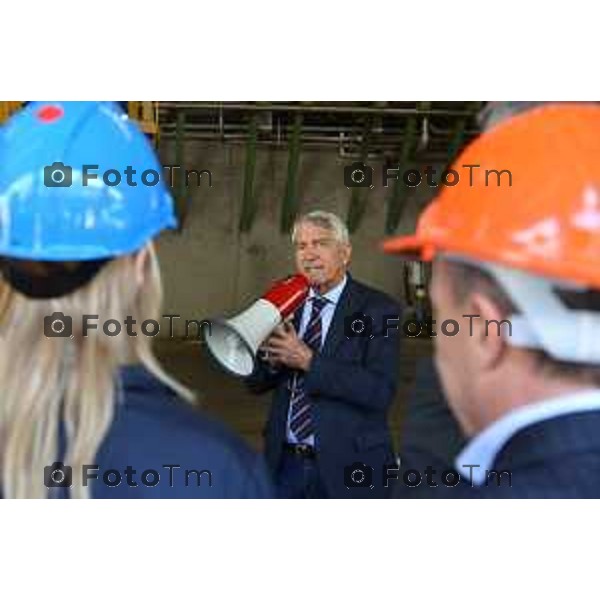 Montello S.p.A Visita dell\'assessore Claudia Terzi a Montello nell\'omonima azienda nella foto con il megafono iRoberto Sancinelli, Presidente della Montello S.p.A foto Tiziano Manzoni-fotogramma Bergamo