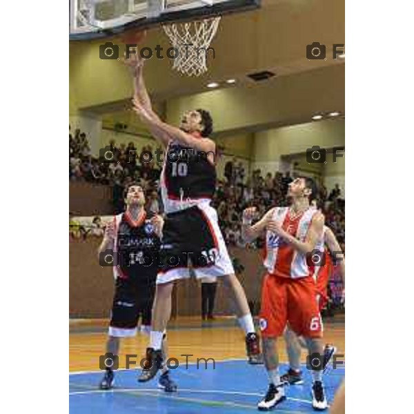 Bergamo partita basket CO.MARK VIRTUS BERGAMO vs MILANO3 BASIGLIO esultanza comark che vince il campionato Fotogramma Bergamo-Tiziano Manzoni