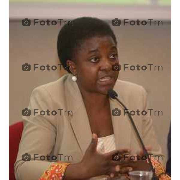 Bergamo Il ministro Cécile Kyenge al convegno dell\'universita di BG il ministro prende la parola e risponde alle numerose domande Fotogramma Bergamo-Tiziano Manzoni