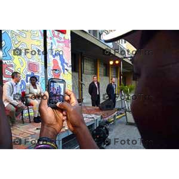 Bergamo ministro Cécile Kyenge al patronato san vincenzo con gli ospiti della comunita e delle associazioni nerlla foto: il ministro con Goisis Bruno Responsabile Ruah Foto by fotogramma Bergamo-Tiziano Manzoni