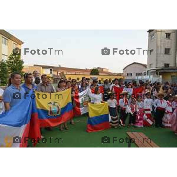 Bergamo ministro Cécile Kyenge al patronato san vincenzo con gli ospiti della comunita e delle associazioni nerlla foto: il ministro con Goisis Bruno Responsabile Ruah Foto by fotogramma Bergamo-Tiziano Manzoni