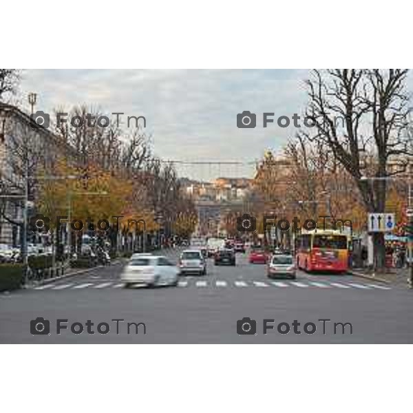 Foto Lapresse/Davide Gandossi x Tiziano Manzoni 13/12/2018 Bergamo,Italia,Cronaca STRADA VIA PAPA GIOVANNI A BERGAMO Nella Foto: VIA PAPA GIOVANNI VERSO I PROPILEI