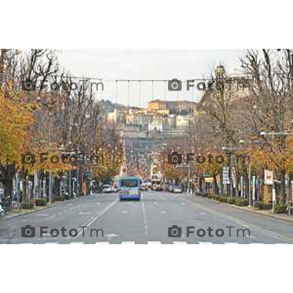 Foto Lapresse/Davide Gandossi x Tiziano Manzoni 13/12/2018 Bergamo,Italia,Cronaca STRADA VIA PAPA GIOVANNI A BERGAMO Nella Foto: VIA PAPA GIOVANNI VERSO I PROPILEI