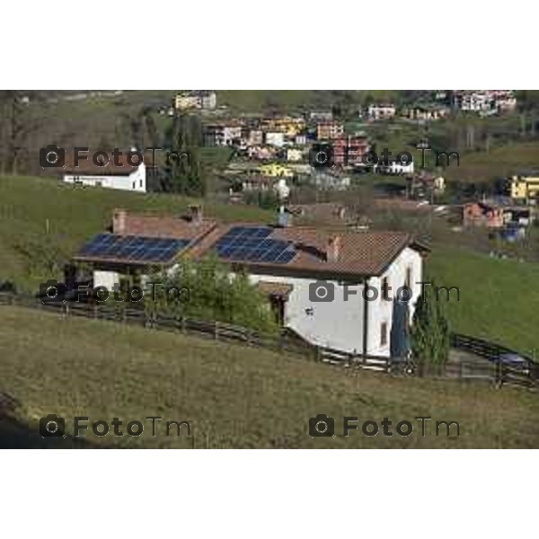 Foto Lapresse/Davide Gandossi x Tiziano Manzoni 05/12/2018 Bergamo,Italia,Cronaca IN VIA GATTI FRAZIONE DI ABAZIA CIVICO 4 ALBINO Nella Foto: CASA DERUBATA