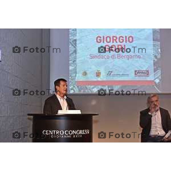 Foto Lapresse/Davide Gandossi x Tiziano Manzoni 07/12/2018 Bergamo,Italia,Cronaca BERGAMO CITTà DEL FUTURO INCONTRI APERTI CON LA CITTADINANZA SUL PROGETTO DI RIQUALIFICAZIONE DI PORTA SUD, NEL CENTRO CONGRESSI GIOVANNI XXIII A BERGAMO Nella Foto: SINDACO GIORGIO GORI CHE PARLA
