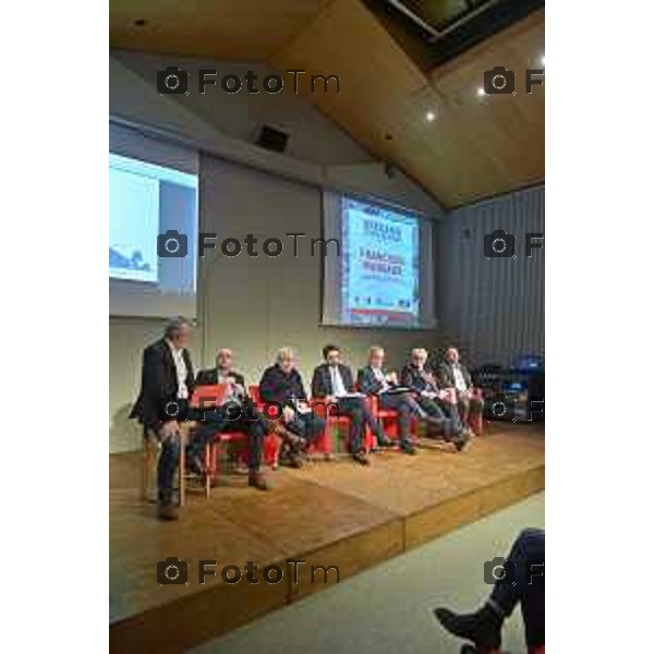 Foto Lapresse/Davide Gandossi x Tiziano Manzoni 07/12/2018 Bergamo,Italia,Cronaca BERGAMO CITTà DEL FUTURO INCONTRI APERTI CON LA CITTADINANZA SUL PROGETTO DI RIQUALIFICAZIONE DI PORTA SUD, NEL CENTRO CONGRESSI GIOVANNI XXIII A BERGAMO Nella Foto: DA SX, DINO NIKPALJ, FRANCISCO MANGADO, JOAO NUNES, CRISTIAN VITALI, VITTORIO FELICIANI,EMILIO BELLINGARDI E ENRICO LEOPARDI