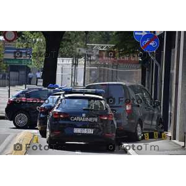 Foto Manzoni Tiziano/LaPresse 2-08-2022 Bergamo Italia - Cronaca - Bergamo inseguimento furgone con sparatoria da parte dei carabinieri in centro città