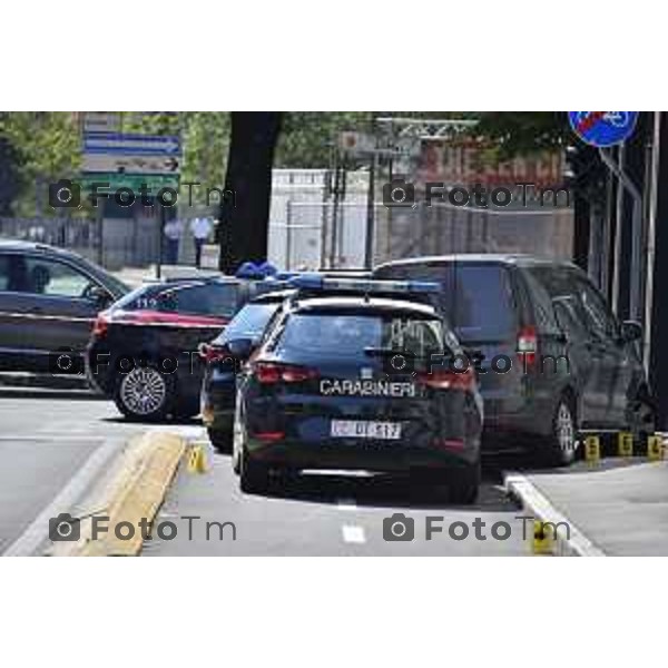 Foto Manzoni Tiziano/LaPresse 2-08-2022 Bergamo Italia - Cronaca - Bergamo inseguimento furgone con sparatoria da parte dei carabinieri in centro città