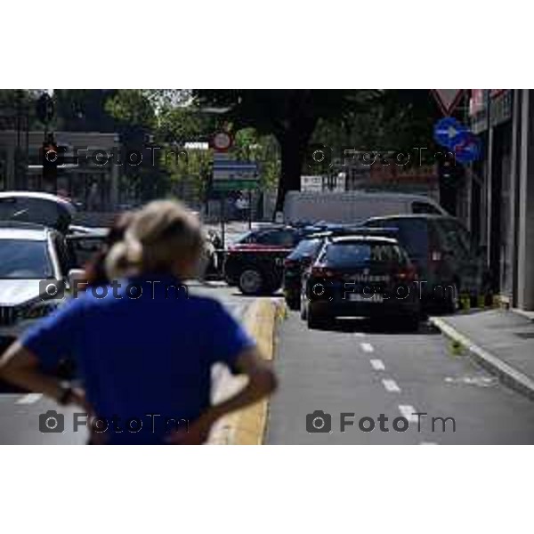 Foto Manzoni Tiziano/LaPresse 2-08-2022 Bergamo Italia - Cronaca - Bergamo inseguimento furgone con sparatoria da parte dei carabinieri in centro città