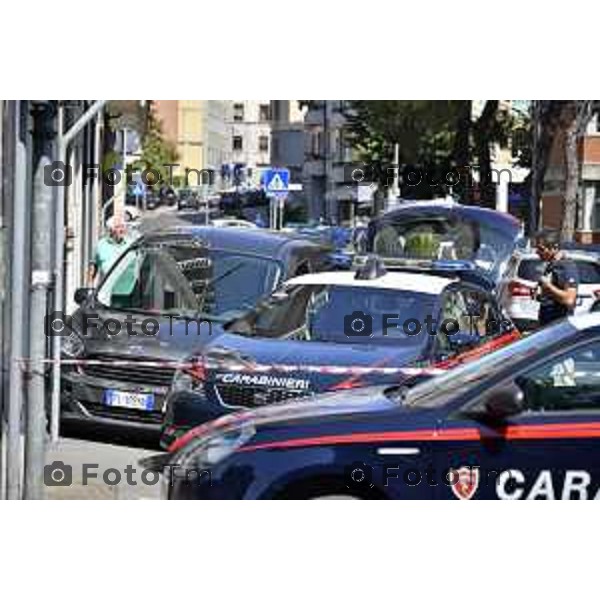 Foto Manzoni Tiziano/LaPresse 2-08-2022 Bergamo Italia - Cronaca - Bergamo inseguimento furgone con sparatoria da parte dei carabinieri in centro città