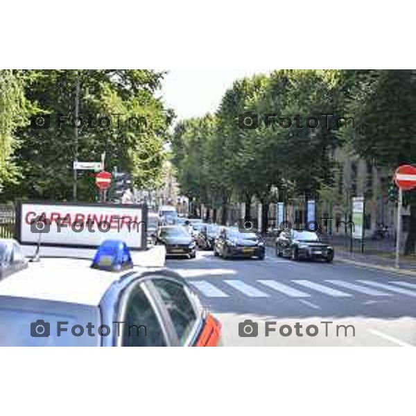 Foto Manzoni Tiziano/LaPresse 2-08-2022 Bergamo Italia - Cronaca - Bergamo inseguimento furgone con sparatoria da parte dei carabinieri in centro città