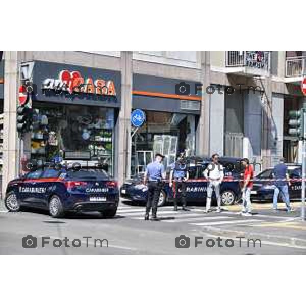 Foto Manzoni Tiziano/LaPresse 2-08-2022 Bergamo Italia - Cronaca - Bergamo inseguimento furgone con sparatoria da parte dei carabinieri in centro città