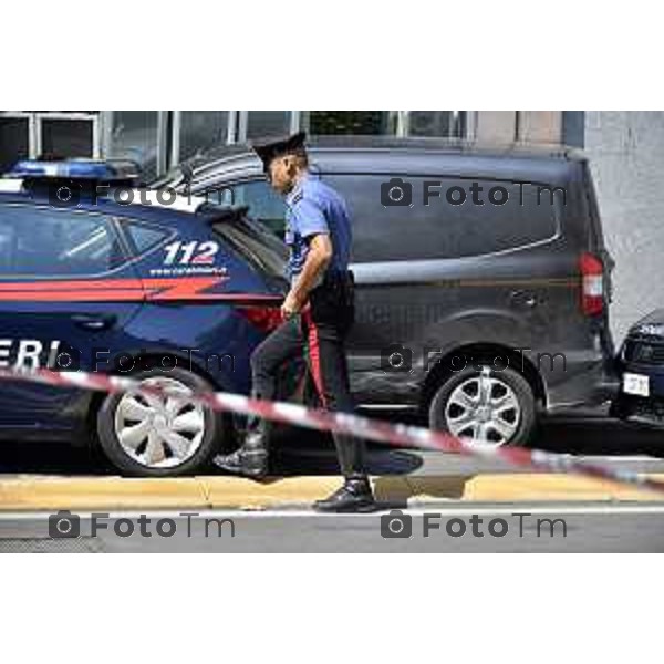 Foto Manzoni Tiziano/LaPresse 2-08-2022 Bergamo Italia - Cronaca - Bergamo inseguimento furgone con sparatoria da parte dei carabinieri in centro città