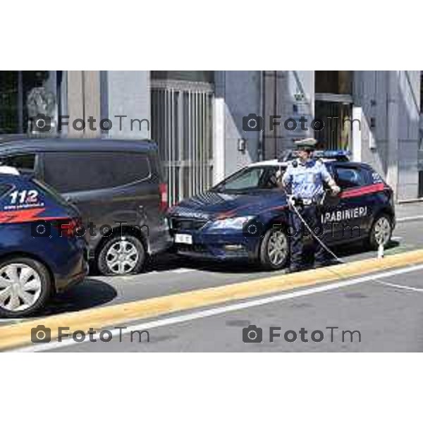 Foto Manzoni Tiziano/LaPresse 2-08-2022 Bergamo Italia - Cronaca - Bergamo inseguimento furgone con sparatoria da parte dei carabinieri in centro città