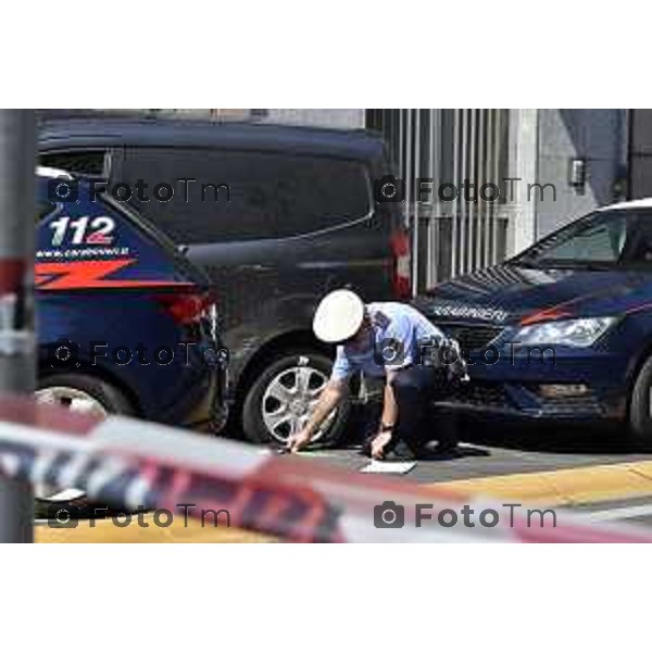 Foto Manzoni Tiziano/LaPresse 2-08-2022 Bergamo Italia - Cronaca - Bergamo inseguimento furgone con sparatoria da parte dei carabinieri in centro città