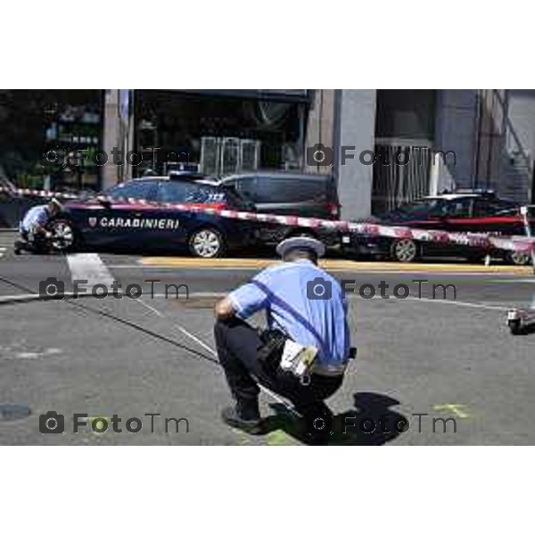 Foto Manzoni Tiziano/LaPresse 2-08-2022 Bergamo Italia - Cronaca - Bergamo inseguimento furgone con sparatoria da parte dei carabinieri in centro città