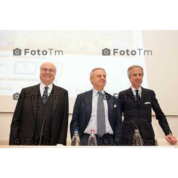 Stezzano c/o Km rosso inaugurazione di i.lab, il nuovo centro Ricerca e Innovazione del Gruppo Italcementi Nella foto da sx Giampiero Pesenti ministro Clini in mezzo e Carlo Pesenti foto Tiziano Manzoni Fotogramma Bergamo