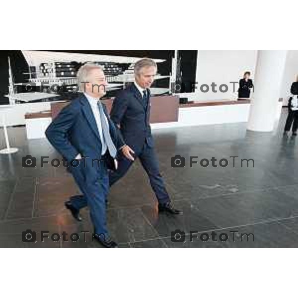 Stezzano c/o Km rosso inaugurazione di i.lab, il nuovo centro Ricerca e Innovazione del Gruppo Italcementi Nella foto da sx ministro Clini e Carlo Pesenti foto Tiziano Manzoni Fotogramma Bergamo