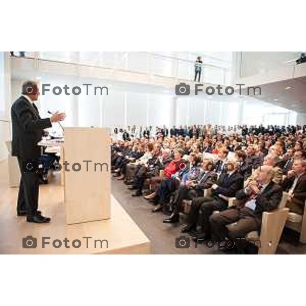 Stezzano c/o Km rosso inaugurazione di i.lab, il nuovo centro Ricerca e Innovazione del Gruppo Italcementi Nella foto Il dir Generale Ferrario parla alla platea foto Tiziano Manzoni Fotogramma Bergamo