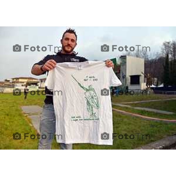 PONTIDA preparativi per il raduno leghista nel prato di Pontida nella foto: CALDARA CLAUDIO CHE HA DISEGNATO LA MAGLIETTA DEI GIOVANI PADANI BERGAMO Fotogramma Bergamo-Tiziano Manzoni