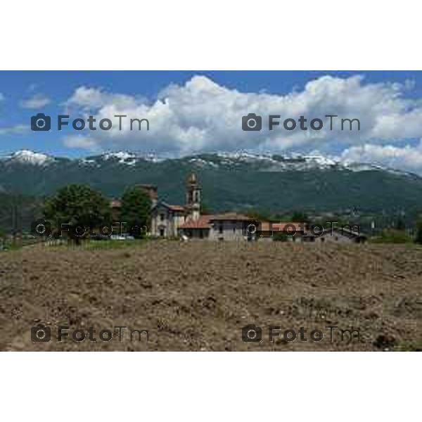 PONTIDA (ODIAGO ) VISTA DEL ANTICO COMPLESSO DI ODIAGO CON ALLE SPALLE TORRE DE BUSI VALCAVA INNEVATA A MAGGIO Fotogramma Bergamo-Tiziano Manzoni