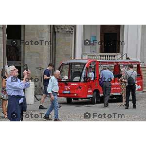 Foto Manzoni Tiziano/LaPresse 3-09-2022 Bergamo Italia - Cronaca - XII edizione del Landscape Festival - I Maestri del Paesaggio il pulmino eletrico