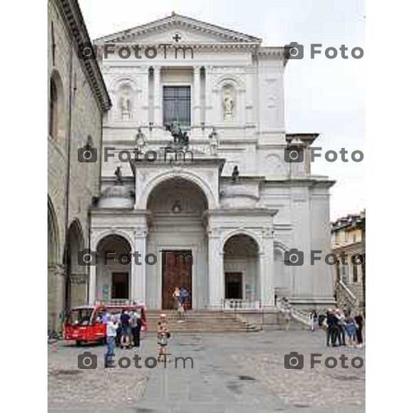 Foto Manzoni Tiziano/LaPresse 3-09-2022 Bergamo Italia - Cronaca - XII edizione del Landscape Festival - I Maestri del Paesaggio il pulmino eletrico