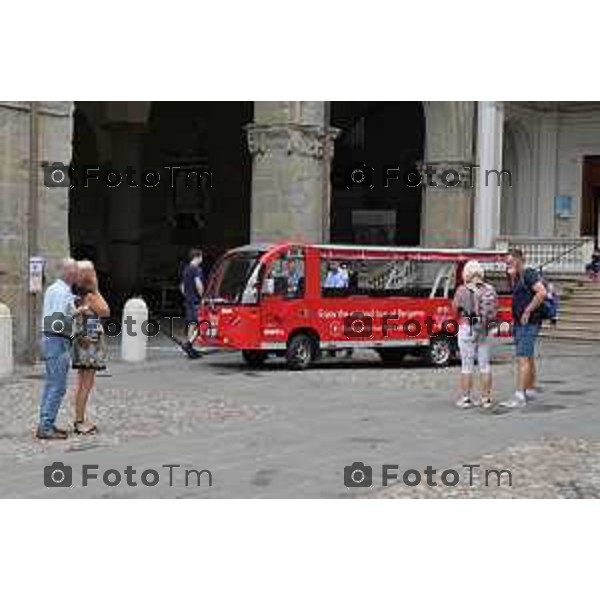 Foto Manzoni Tiziano/LaPresse 3-09-2022 Bergamo Italia - Cronaca - XII edizione del Landscape Festival - I Maestri del Paesaggio il pulmino eletrico