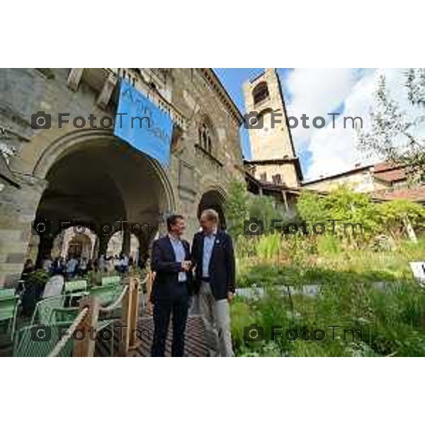 Foto Manzoni Tiziano/LaPresse 3-09-2022 Bergamo Italia - Cronaca - XII edizione del Landscape Festival - I Maestri del PaesaggioCassian Schmidt Architetto con il sindaco Giorgio Gori