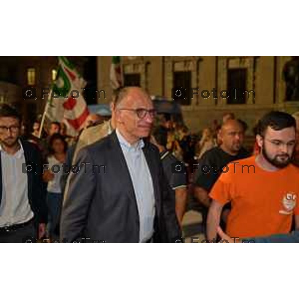 Bergamo Tiziano Manzoni/LaPresse 9- 9 -2022 Italia Cronaca Bergamo l\'ecotour di Enrico Letta, segretario nazionale del Partito Democratico Enrico Letta arriva a Bergamo