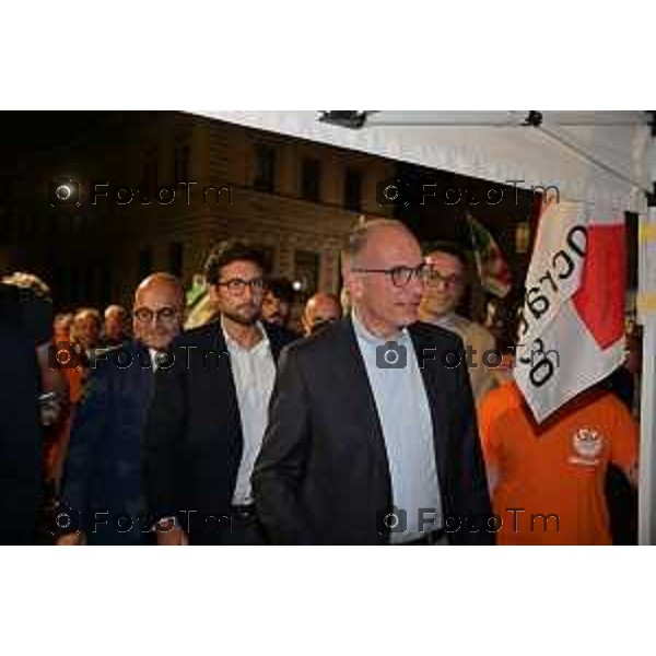 Bergamo Tiziano Manzoni/LaPresse 9- 9 -2022 Italia Cronaca Bergamo l\'ecotour di Enrico Letta, segretario nazionale del Partito Democratico Enrico Letta arriva a Bergamo